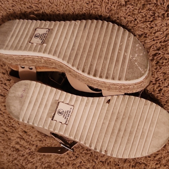 Women's Beige Platform Sandals Size 7.5 - Picture 3 of 13
